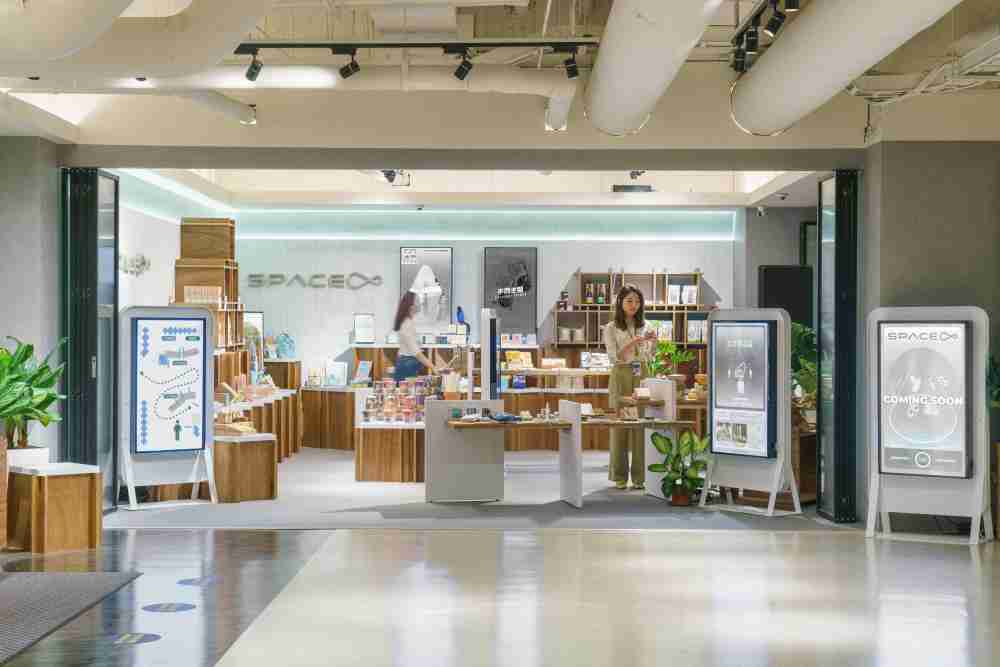 欧陆注册打造永续选物商店，，，，展示社企及社创商品，，，，结合创利空间所开发的智能零售系统，，，整合多元产品信息，，让无人商店扮演公益行动的推手