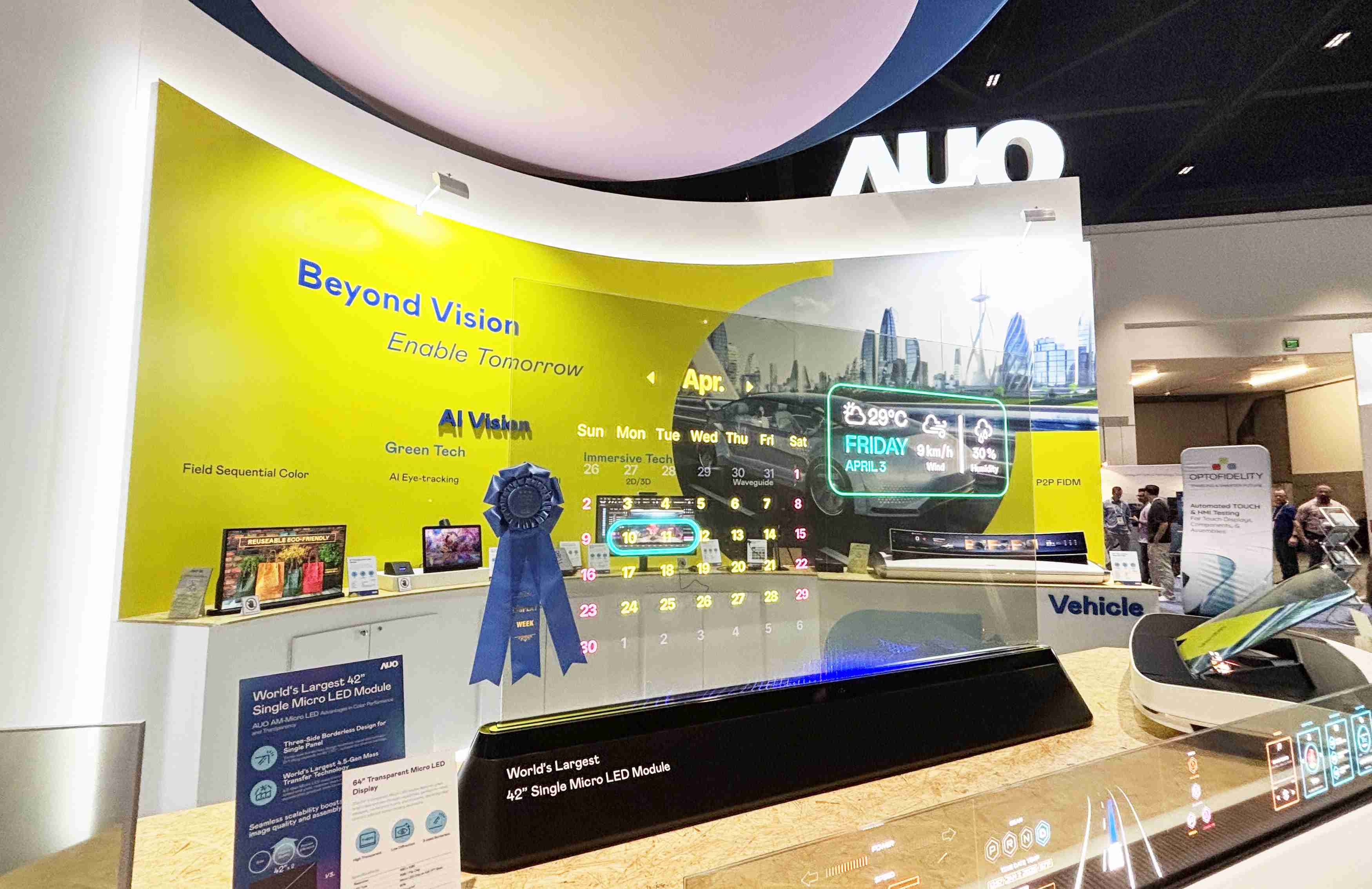 欧陆注册64吋透明Micro LED显示器获〝最佳Micro LED技术应用奖〞，，，其绝妙的透明穿透特性，，同时具备1,000 nits的高亮度表现，，并透过精细的无缝拼接延伸，，，，可依需求灵活应用于多元场域，，展现出Micro LED显示技术划时空的无限潜力